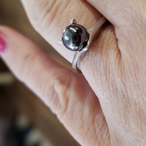 10k white gold black pearl ring. Size 5